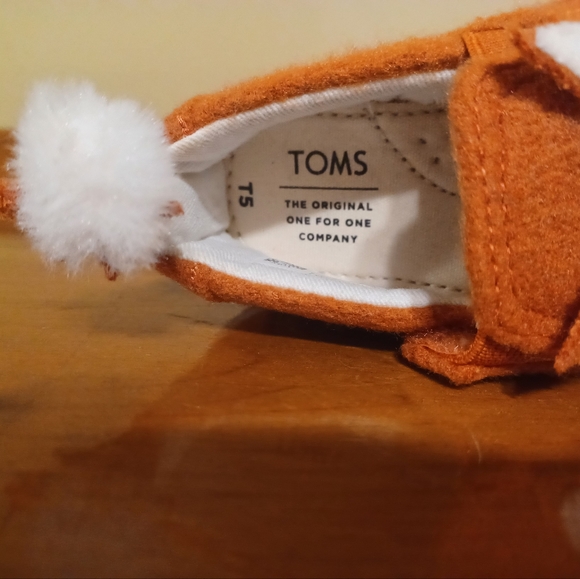 Tom's Shoes - Picture 4 of 4